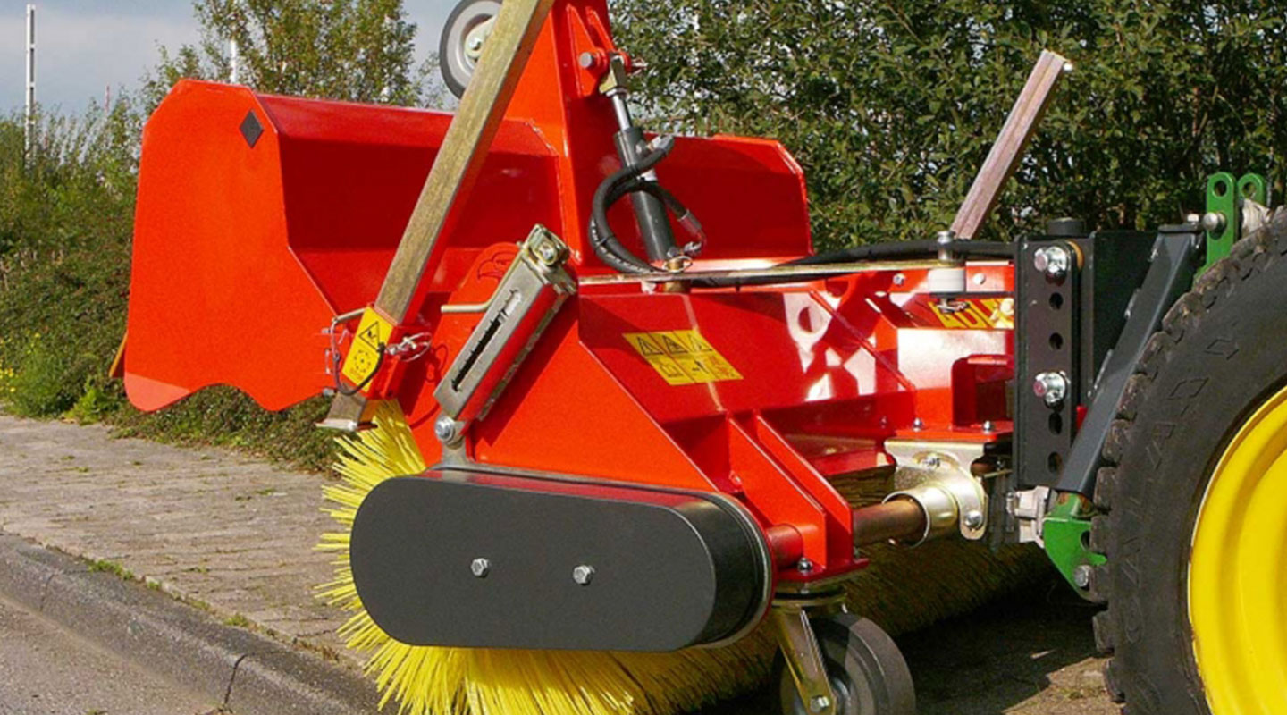 Sweeper K560 from ADLER Arbeitsmaschinen in free sweeping mode.