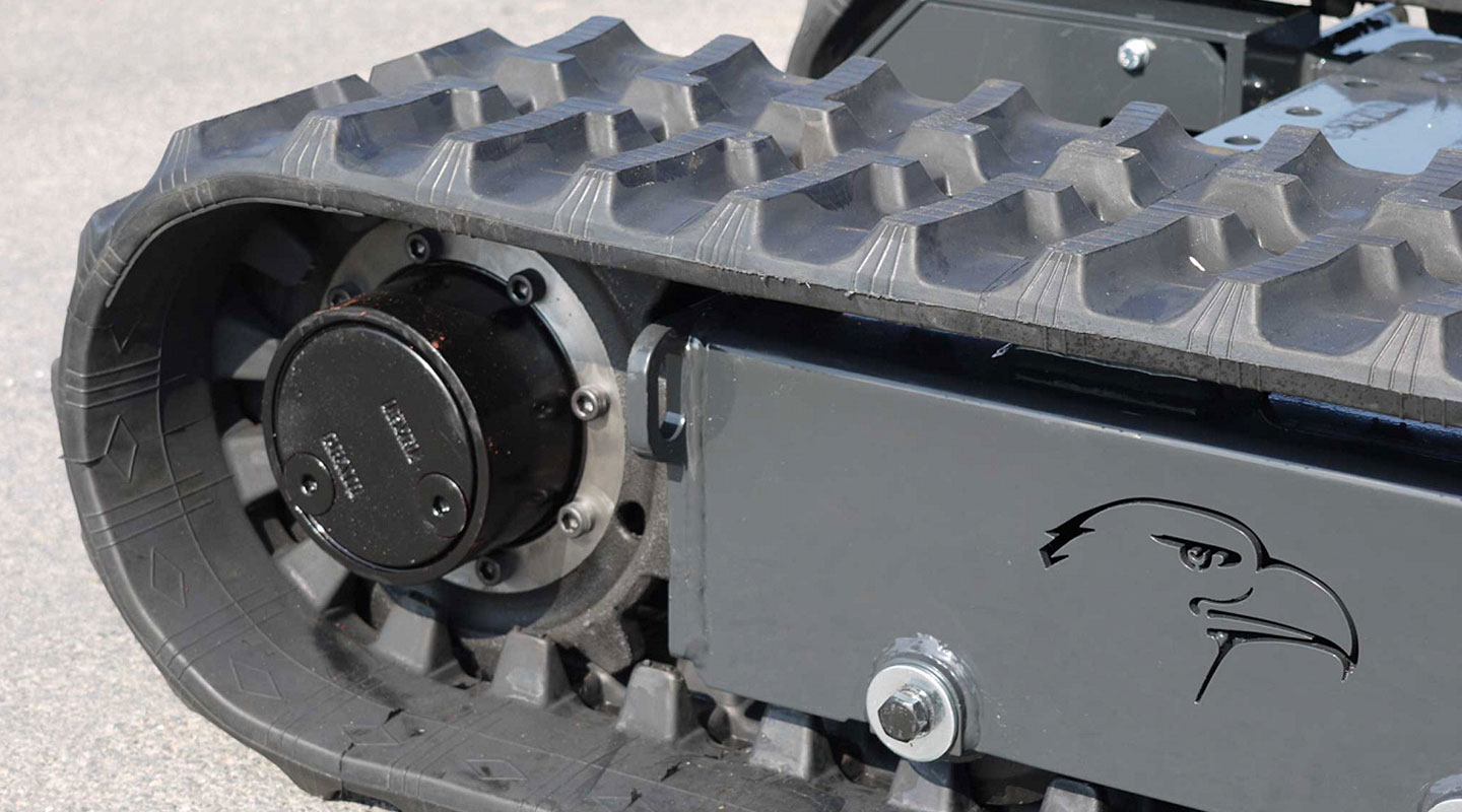 Qualitätsmotoren sorgen für gutes Drehmoment bei den Raupenfahrwerken der F-Serie von ADLER Arbeitsmaschinen.