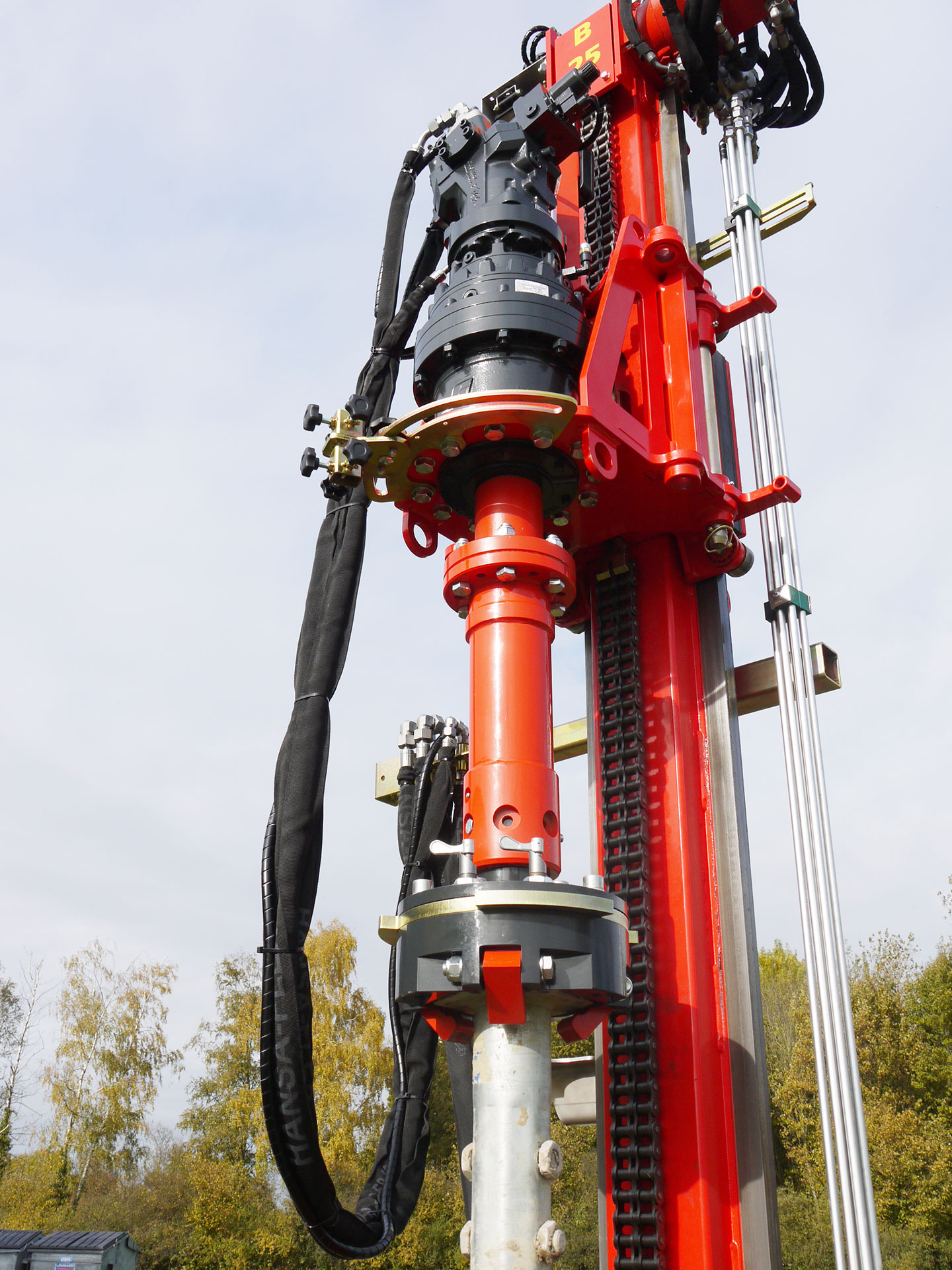 variable drill head with up to 8,000 Nm.