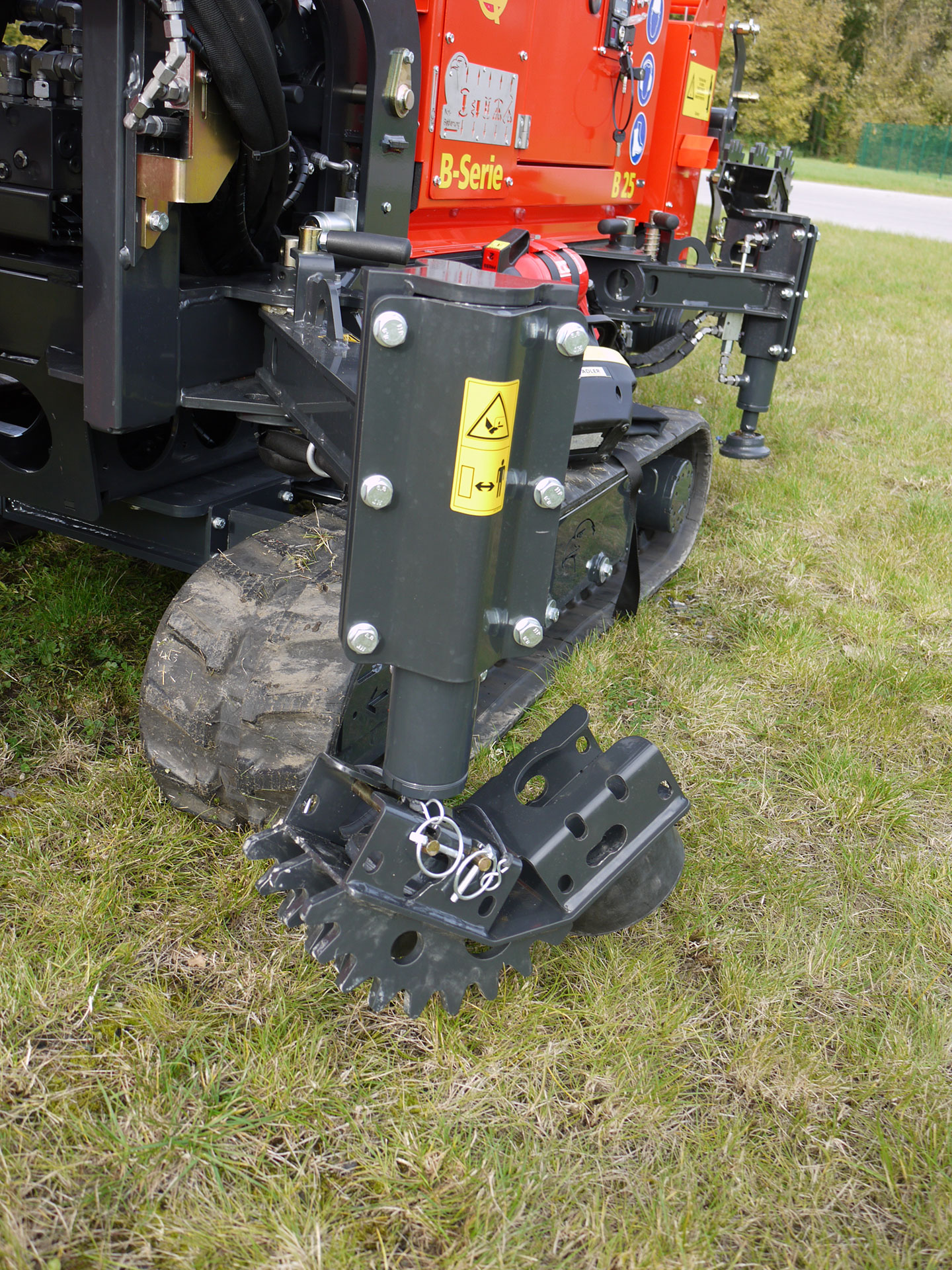 Stützfußschuhset für Gras und Halle mit Antirutschsystem am Bohrgerät B-25 SF für Schraubfundamente von ADLER Arbeitsmaschinen.