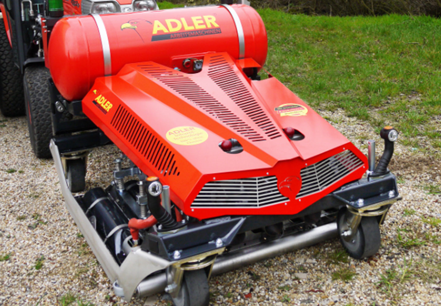Anbaugerät ADLER Heater 1000 / 1400 zur Wildkrautbekämpfung.