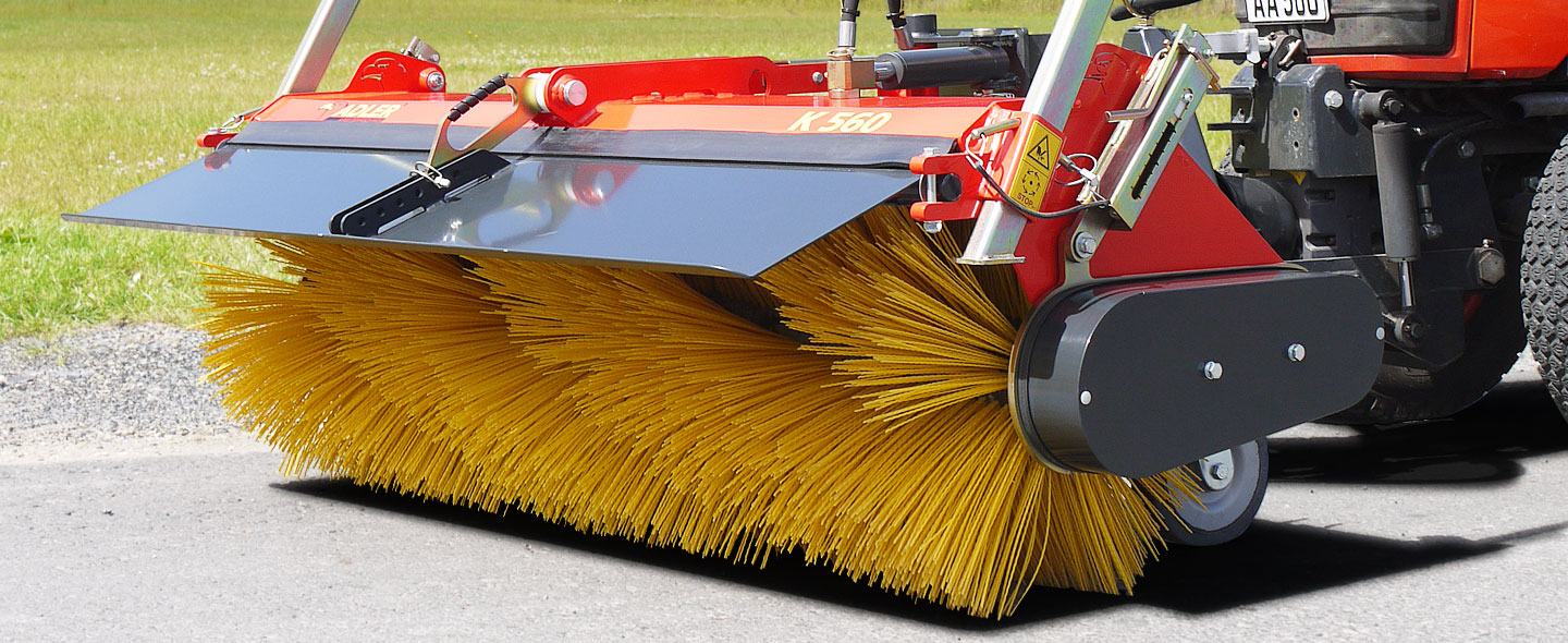 All-rounder mounted sweeper K560 with spray protection shield from ADLER Arbeitsmaschinen in Nordwalde.