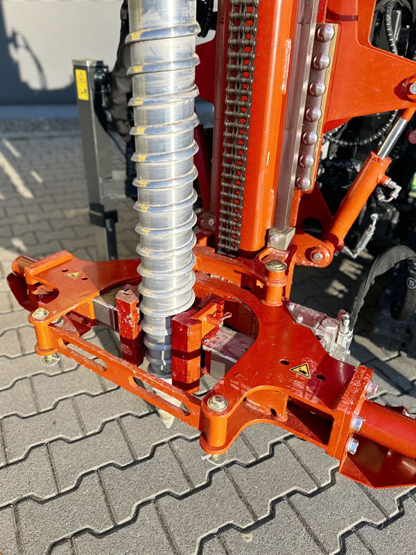 Optional Hydraulische Klemme zum Führen der Schraubfundamente