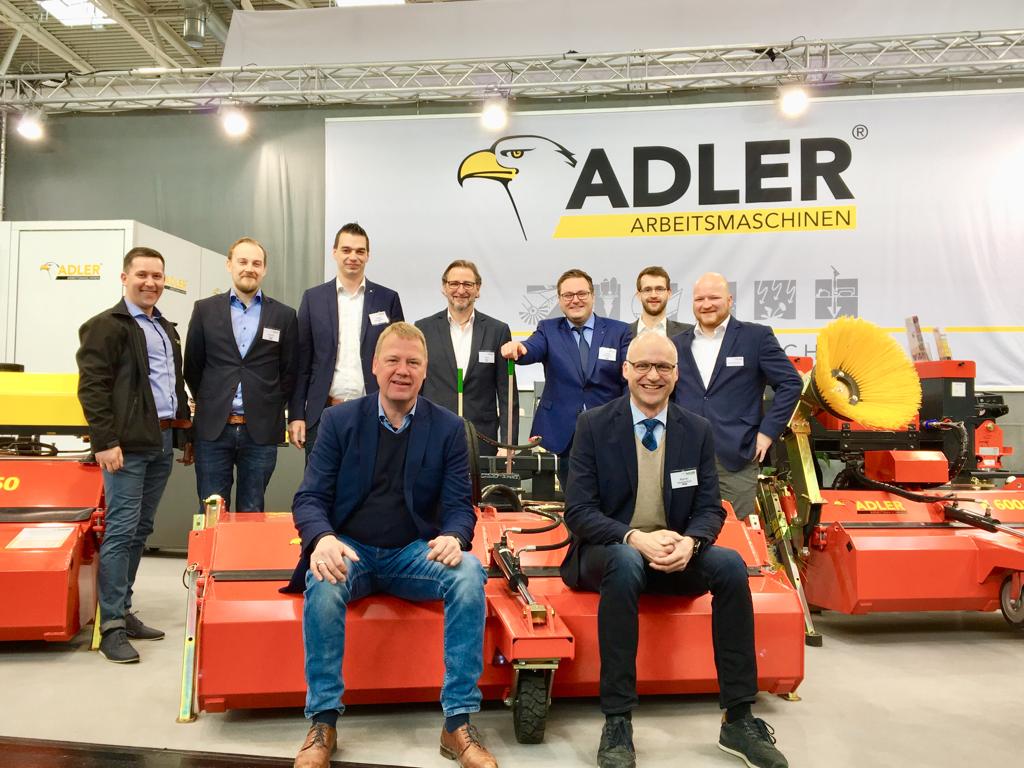 Das Team von ADLER Arbeitsmaschinen bei der Messe Bauma im Jahr 2019.